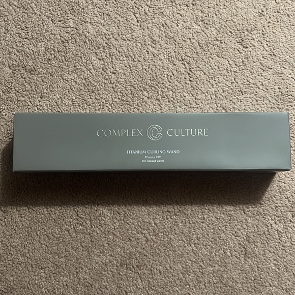 NIB Complex Culture Titanium Curling Wand 1.25" - Picture 2 of 6